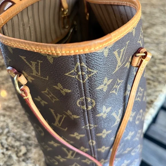 Louis Vuitton Neverfull MM - Picture 6 of 16